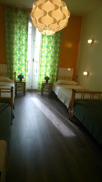 Los Amigos Hostel Madrid Pokoj fotografie