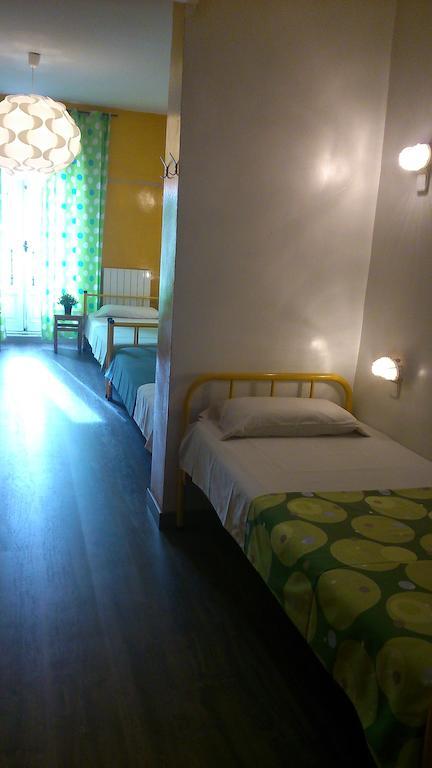 Los Amigos Hostel Madrid Pokoj fotografie